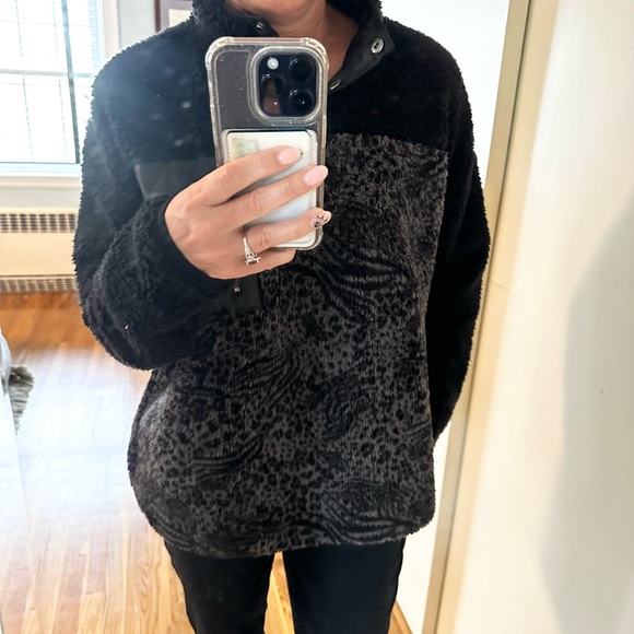 Seven7 Jackets & Blazers - Seven7 Sherpa Snap Pullover NWT | Black & Gray Animal Print | Size Medium